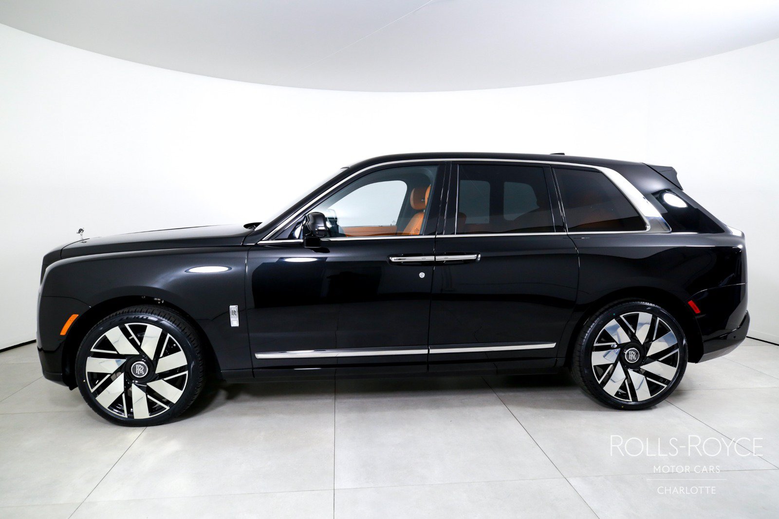 New 2026 Rolls-Royce Cullinan AWD/4WD image 3
