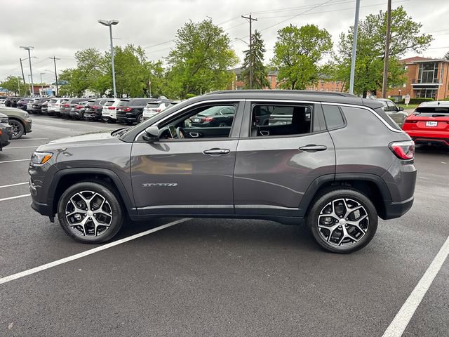 Used 2024 Jeep Compass Limited AWD/4WD image 3