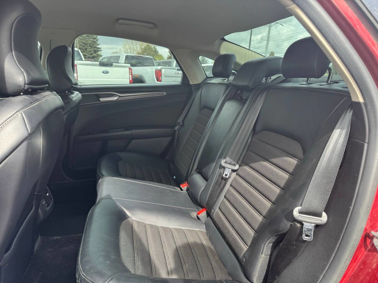 Used 2017 Ford Fusion SE w/ Equipment Group 201A FWD image 12