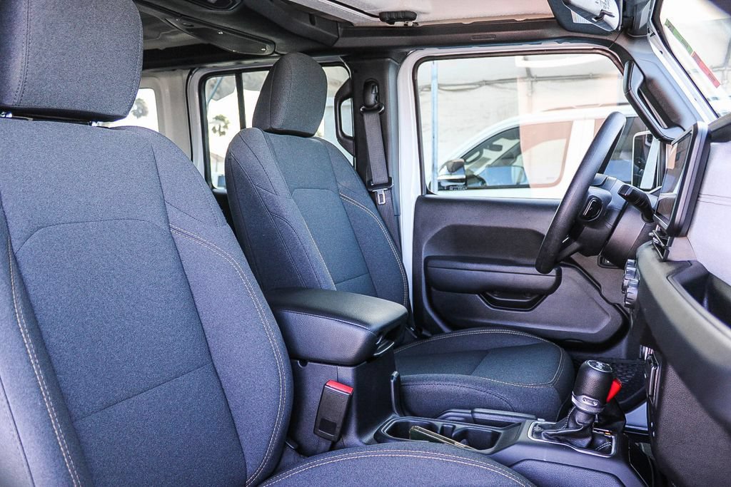 Used 2025 Jeep Wrangler Unlimited Sport AWD/4WD image 17