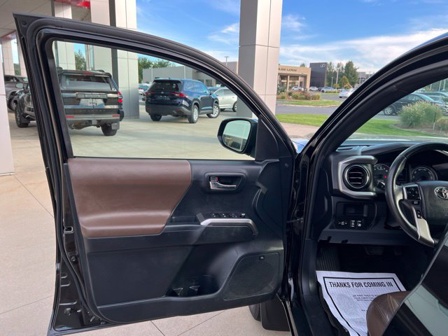 Used 2017 Toyota Tacoma Limited w/ Tow Package AWD/4WD image 27