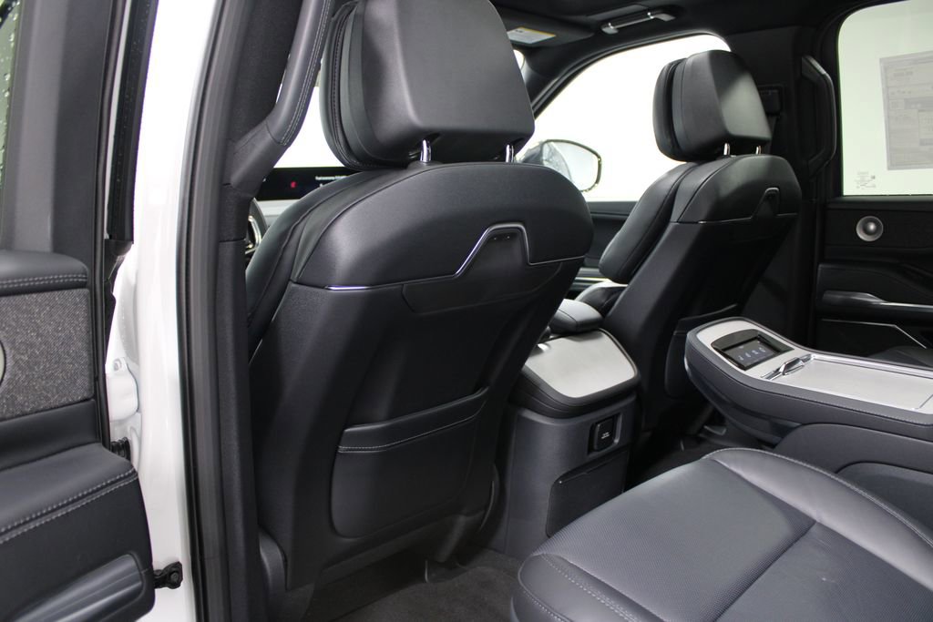 New 2026 Lincoln Navigator Reserve w/ Jet Appearance Package image 28