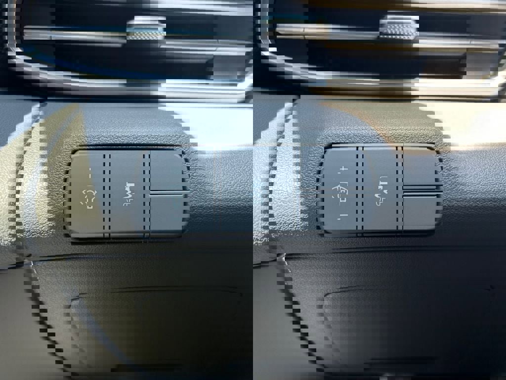 New 2025 Hyundai Elantra Sport image 23