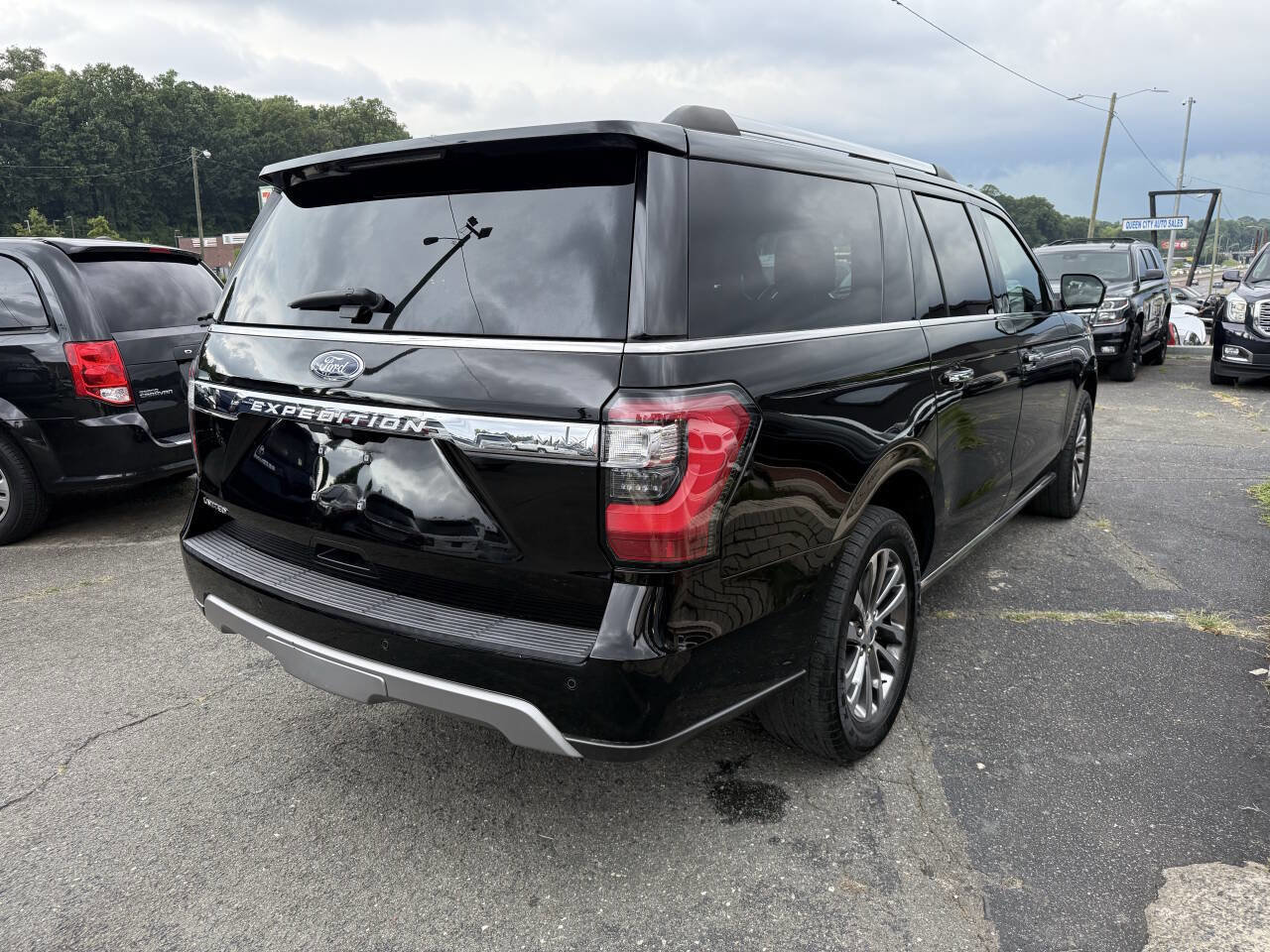 Used 2018 Ford Expedition Max Limited image 4
