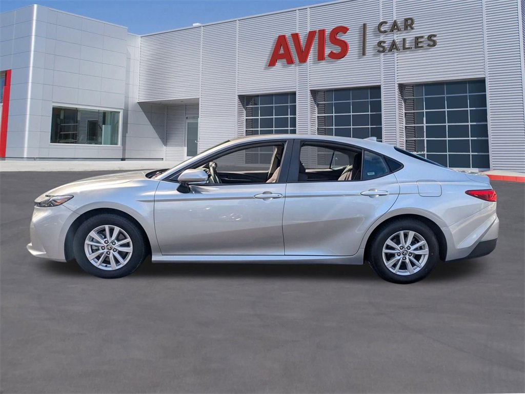 Used 2025 Toyota Camry LE image 10