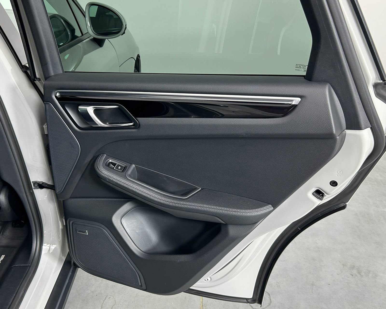 Used 2021 Porsche Macan AWD/4WD image 25