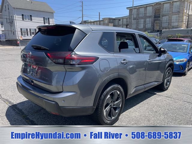 Used 2024 Nissan Rogue SV AWD/4WD image 8