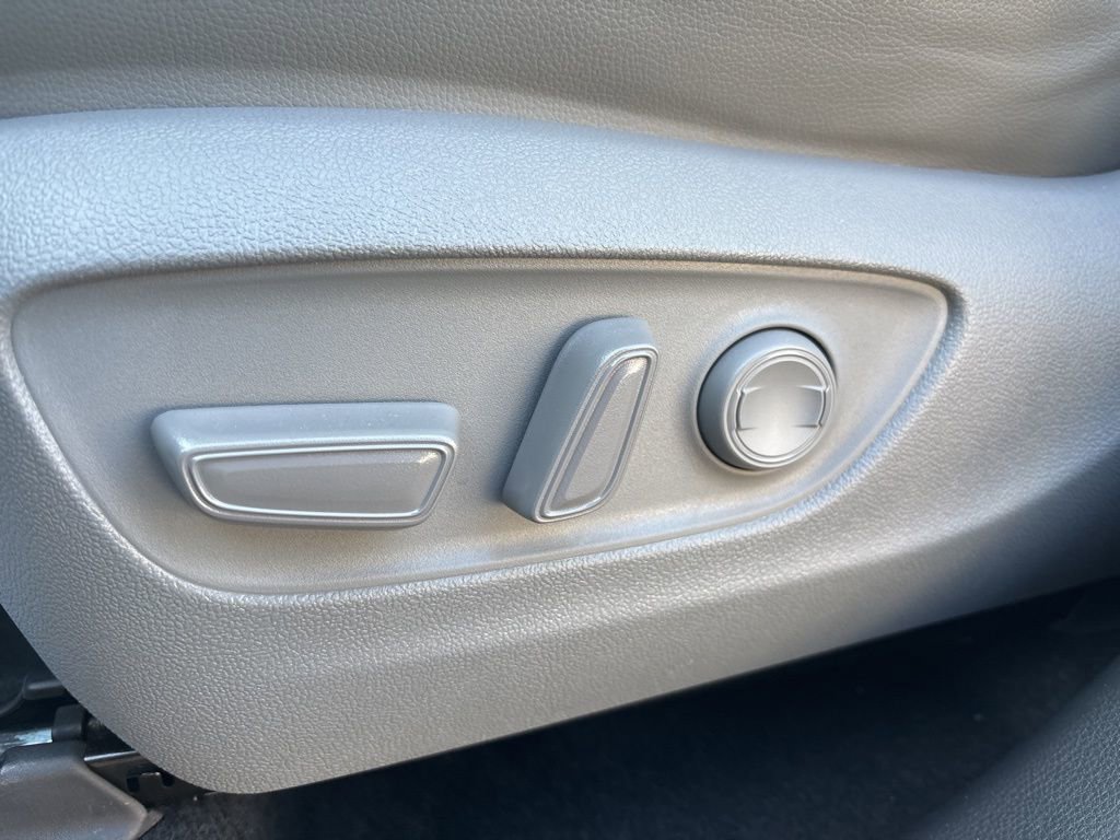 Used 2023 Toyota Highlander XLE image 14