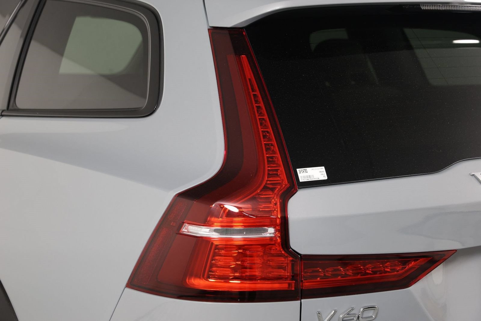 Certified 2025 Volvo V60 B5 Cross Country Ultra AWD/4WD image 18