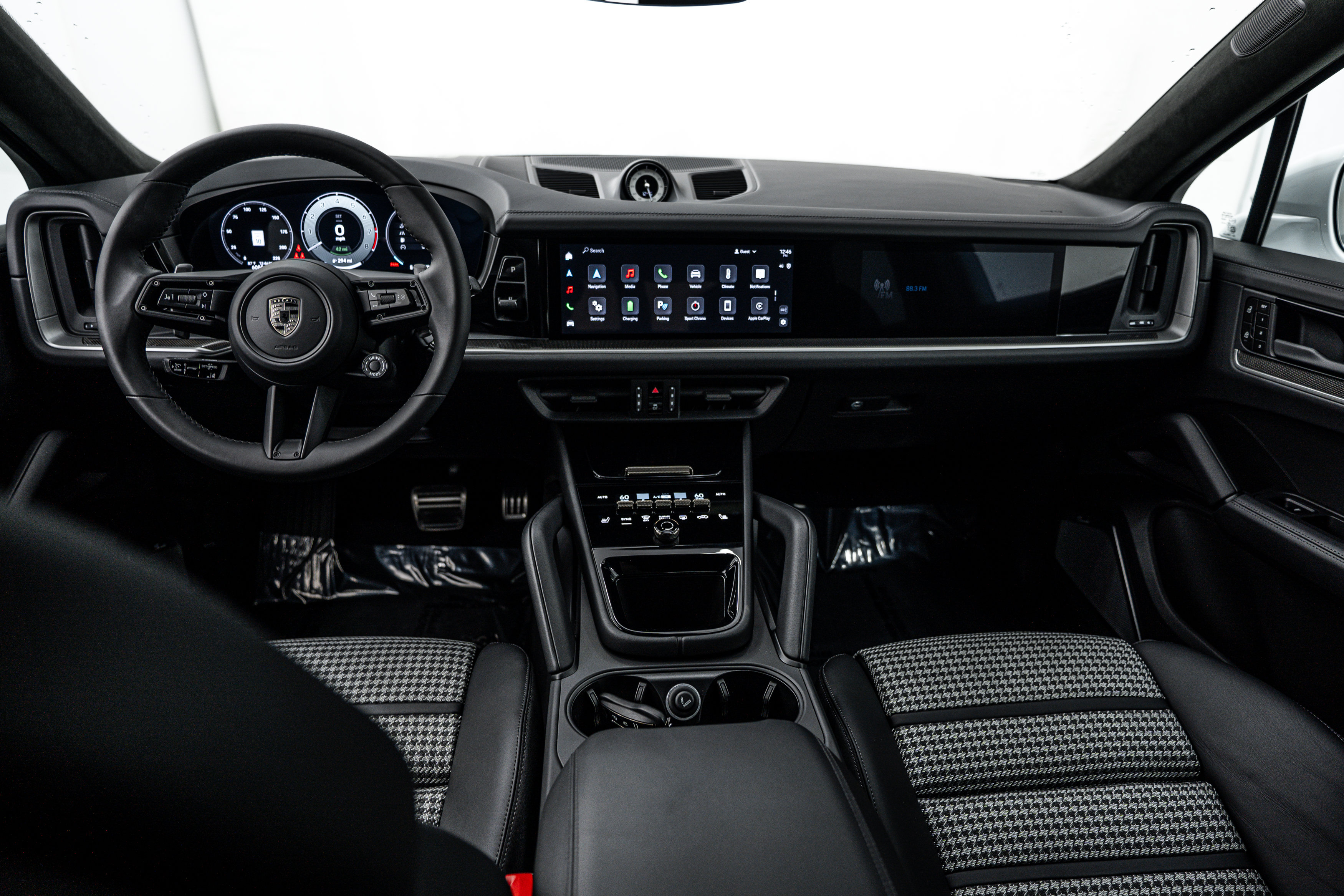 Certified 2025 Porsche Cayenne Turbo AWD/4WD image 12