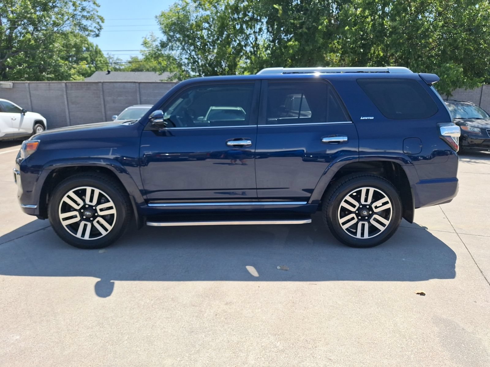 Used 2024 Toyota 4Runner Limited AWD/4WD image 3