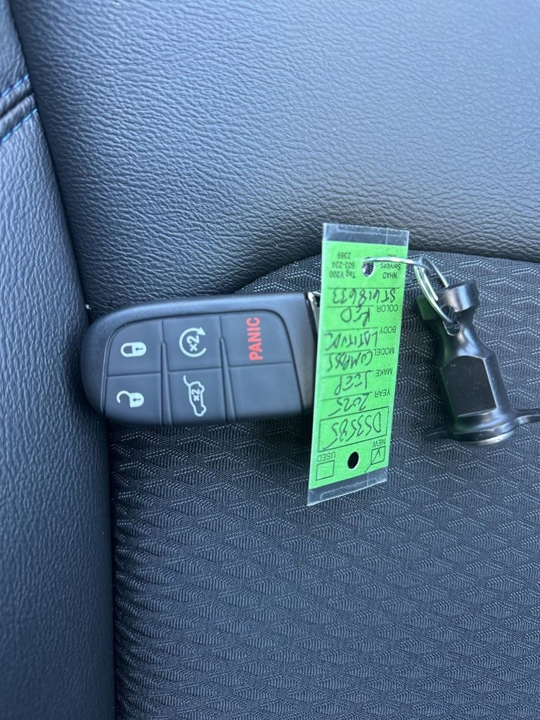 New 2025 Jeep Compass Latitude w/ Sun & Sound Group image 32