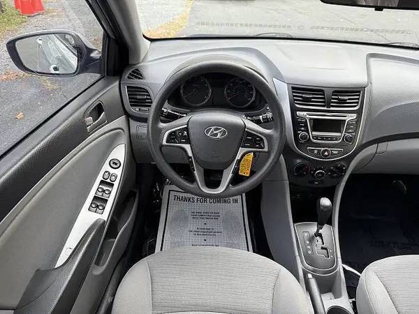 Used 2017 Hyundai Accent SE FWD image 5