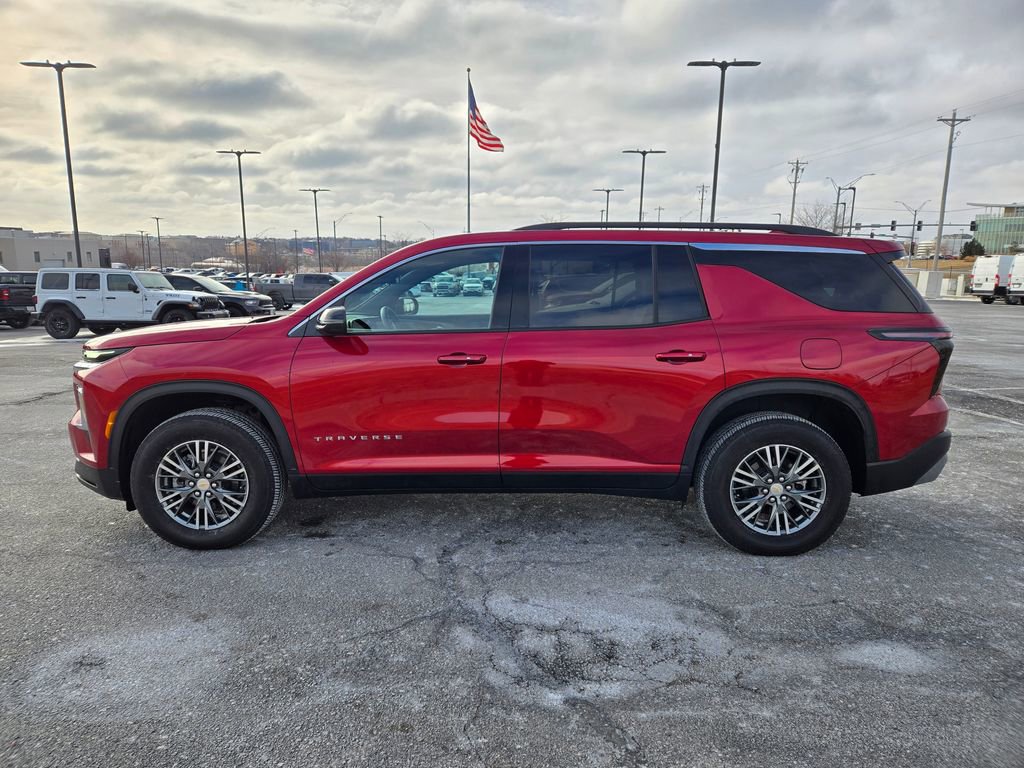 Used 2025 Chevrolet Traverse LT image 6