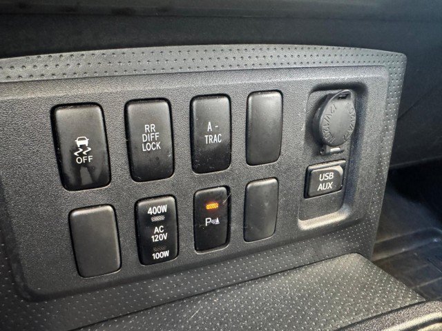 Used 2014 Toyota FJ Cruiser 4WD w/ Upgrade Package image 19