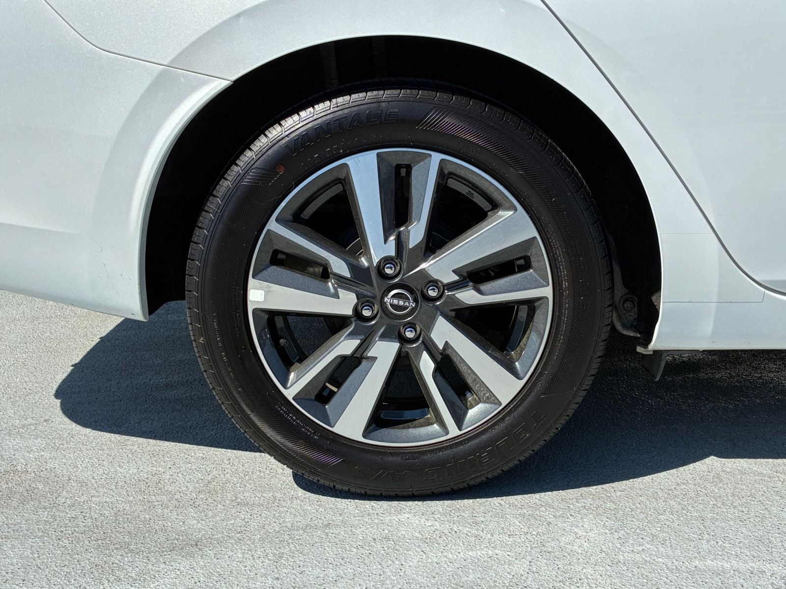 Used 2025 Nissan Versa SV image 28