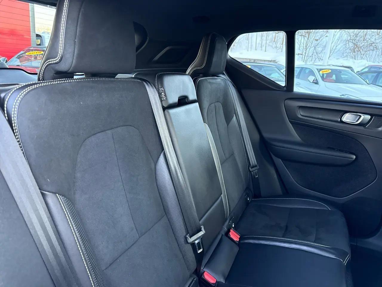 Used 2021 Volvo XC40 P8 Recharge w/ Climate Package image 31