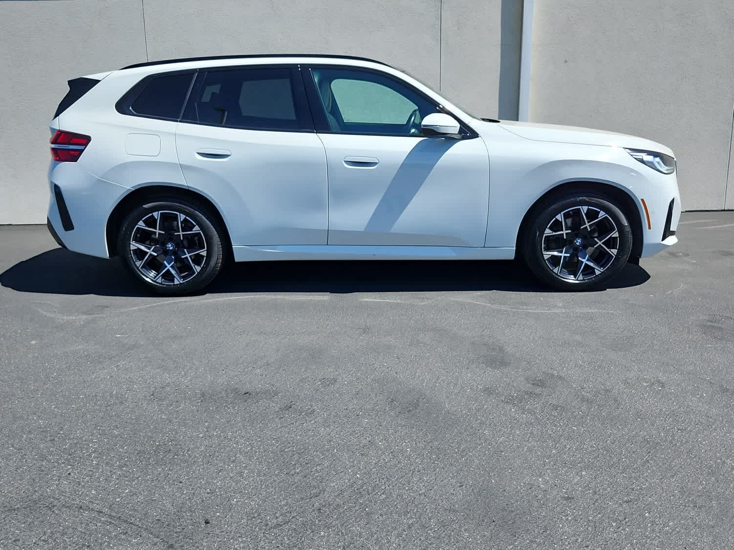 Used 2025 BMW X3 xDrive30i AWD/4WD image 3