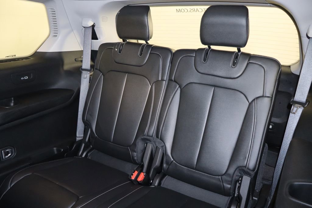 Used 2023 Jeep Grand Cherokee L Limited w/ Black Appearance Package image 18