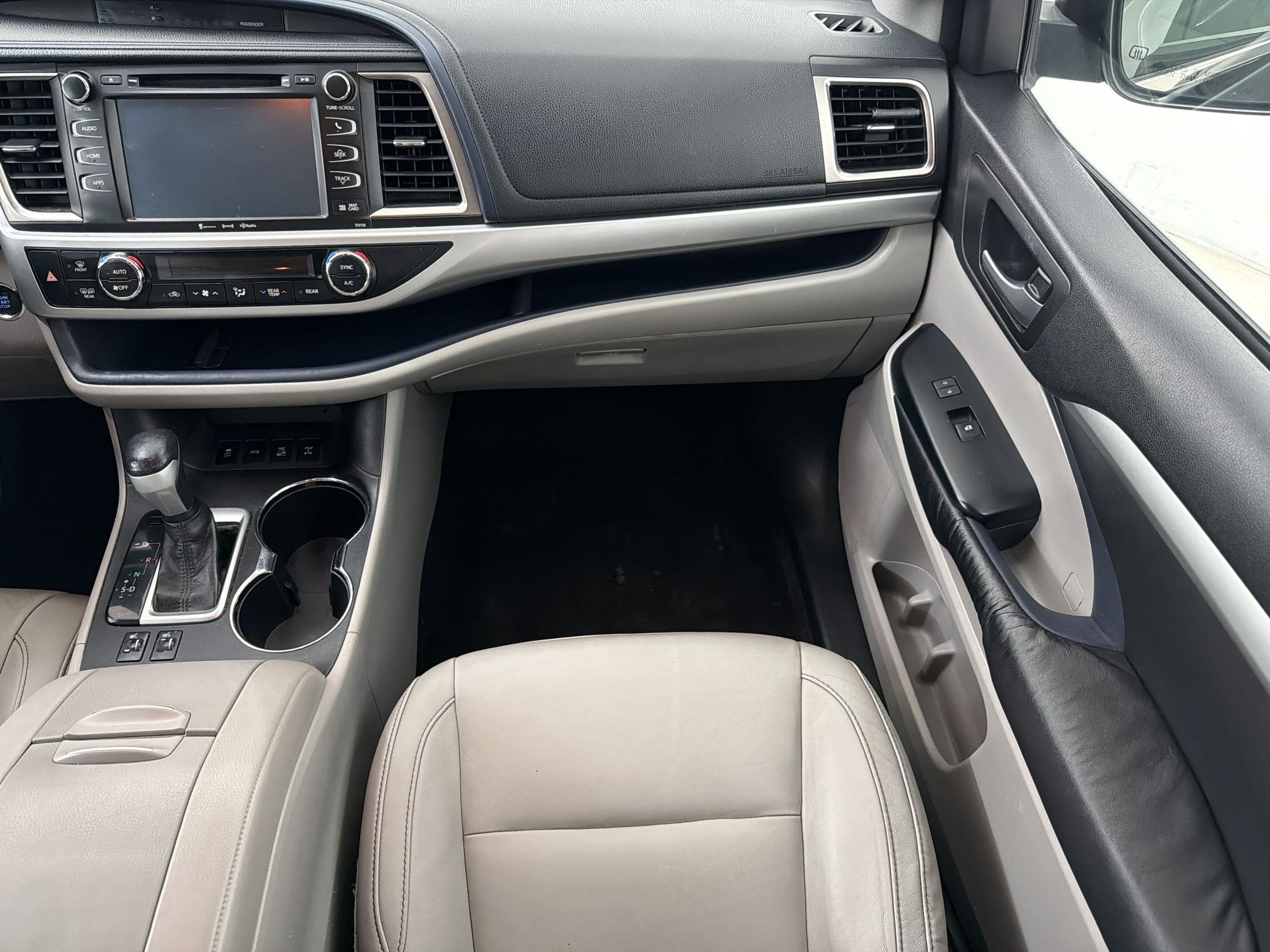 Used 2016 Toyota Highlander XLE AWD/4WD image 28