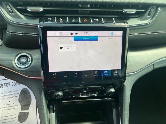 Used 2023 Jeep Grand Cherokee Limited w/ Black Appearance Package AWD/4WD image 16