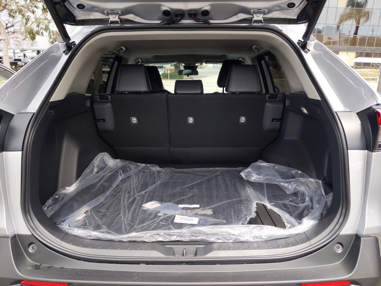 Used 2023 Toyota RAV4 XLE Premium image 20