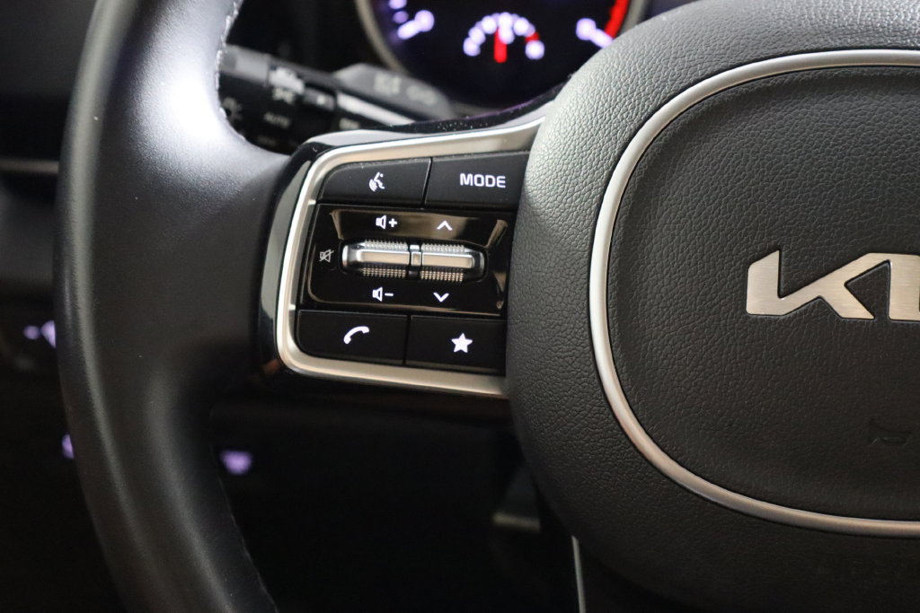 Used 2022 Kia Carnival SX FWD image 8