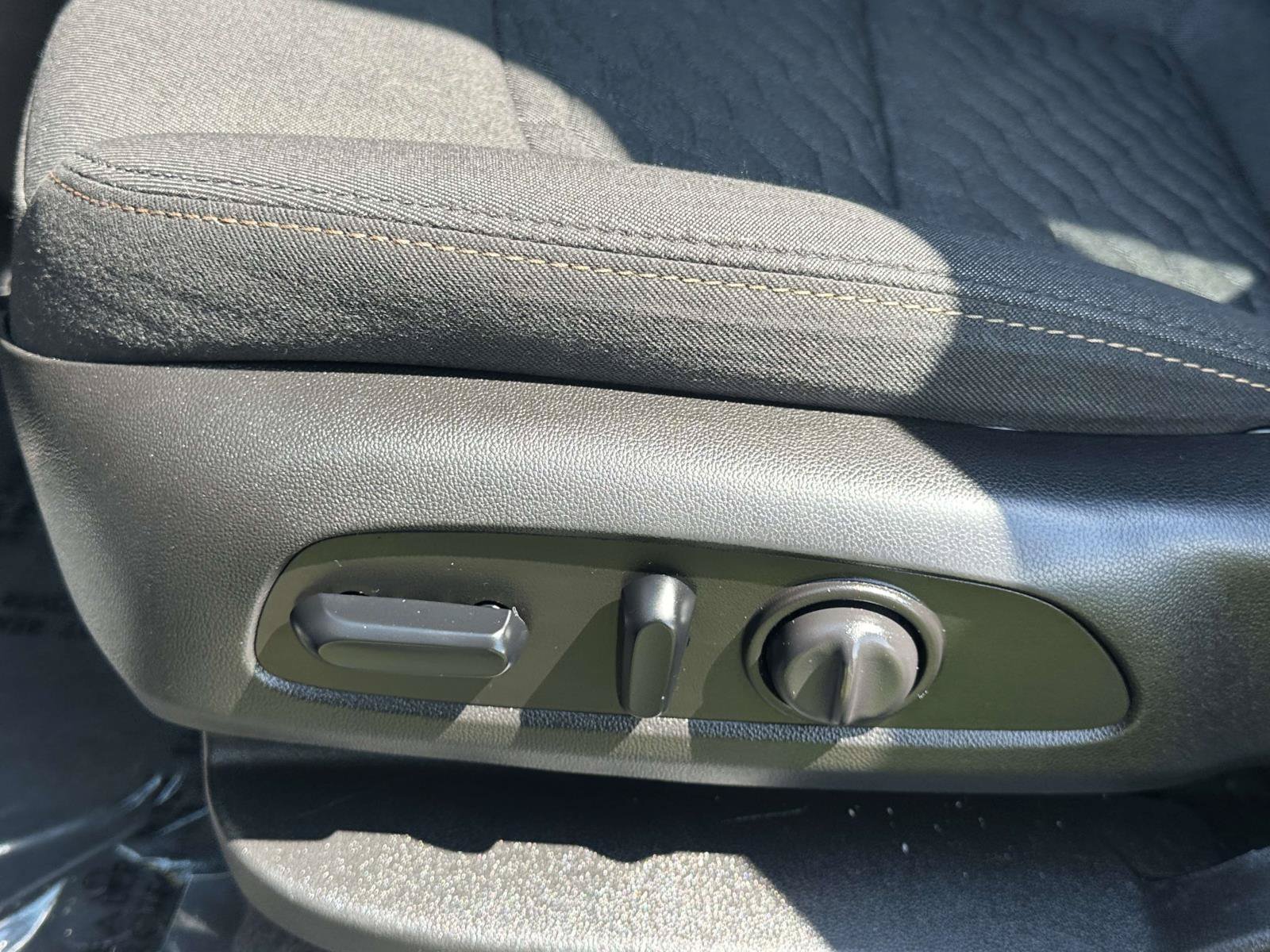 Used 2019 Chevrolet Equinox LT FWD image 17