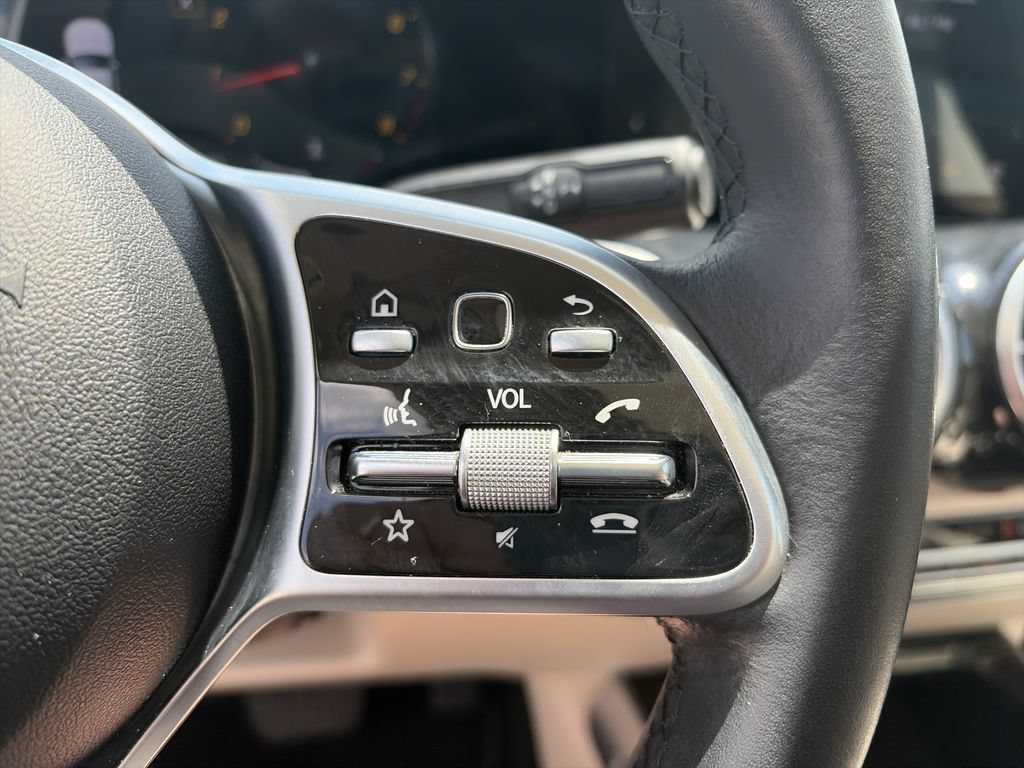Used 2022 Mercedes-Benz GLB 250 image 14