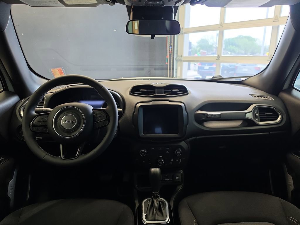 Used 2021 Jeep Renegade Latitude w/ Sun & Sound Group FWD image 18