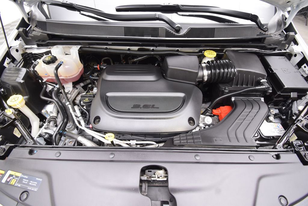 Used 2024 Chrysler Pacifica Touring-L image 25