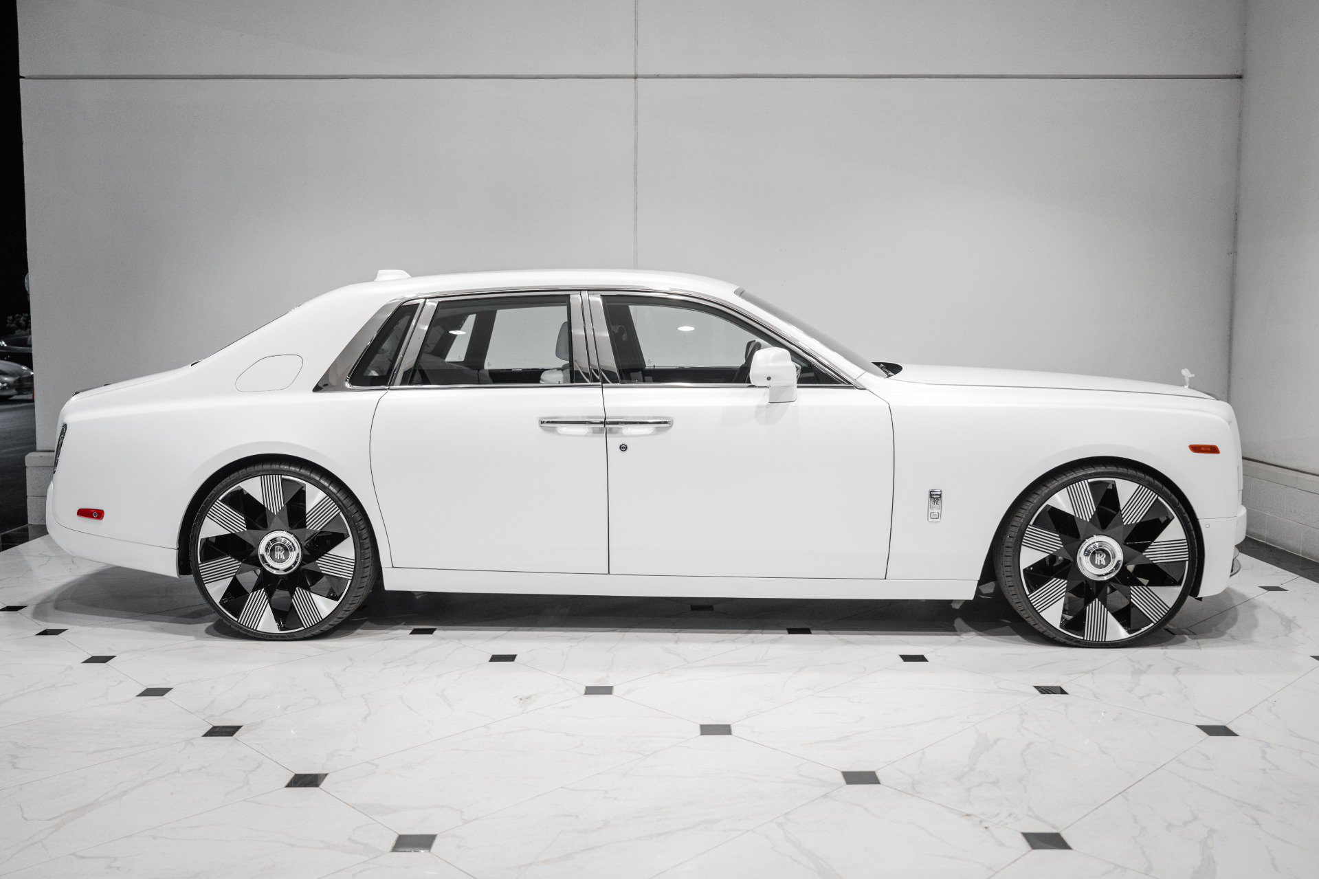 Used 2018 Rolls-Royce Phantom Sedan RWD image 6