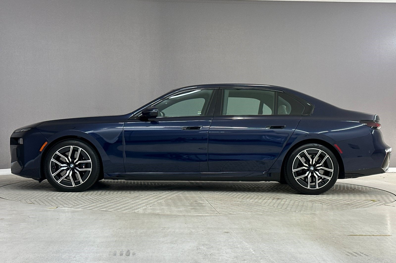 Certified 2023 BMW 740i RWD image 2