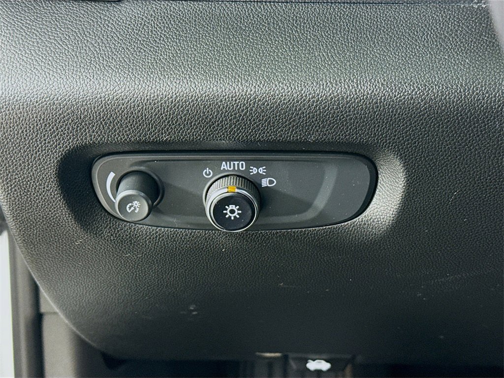 Used 2022 Chevrolet Traverse LT image 14