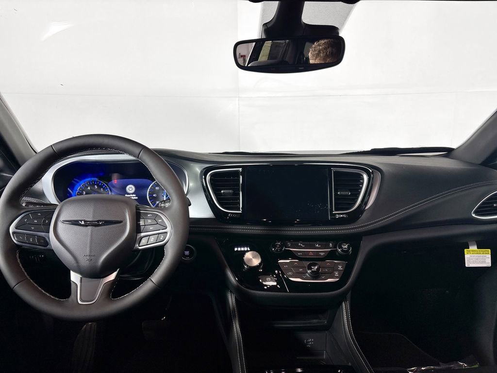 New 2026 Chrysler Pacifica Limited image 12
