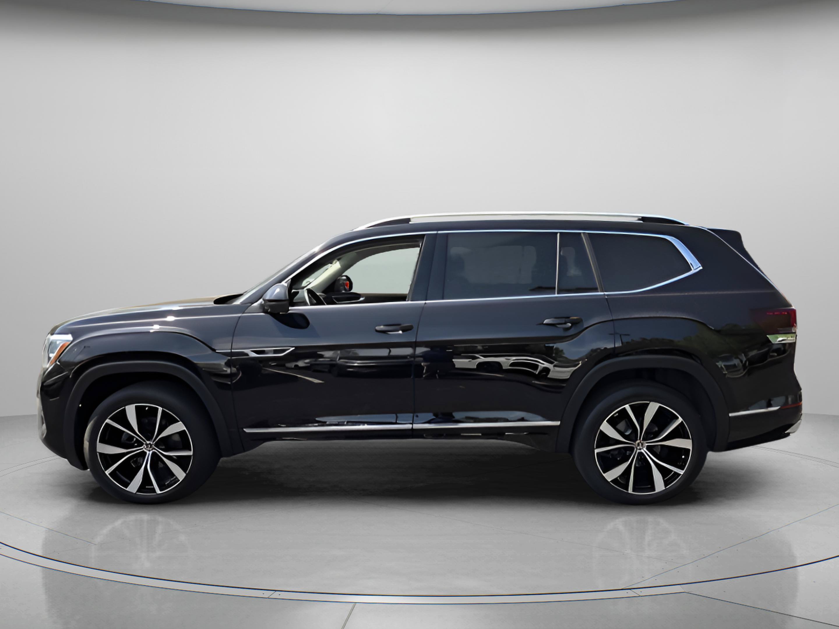 Used 2025 Volkswagen Atlas SEL Premium R-Line AWD/4WD image 2