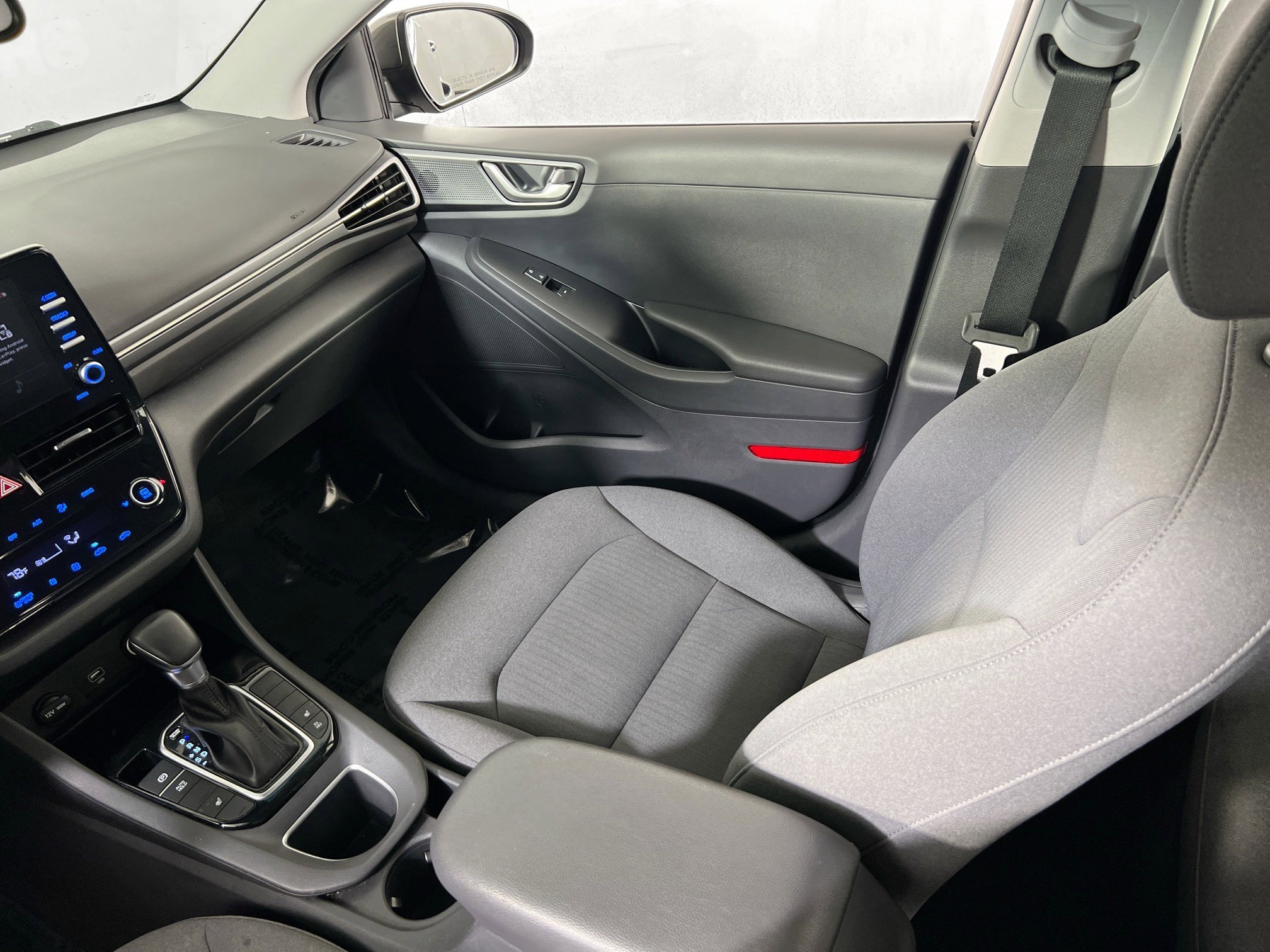 Used 2022 Hyundai Ioniq SE FWD image 22