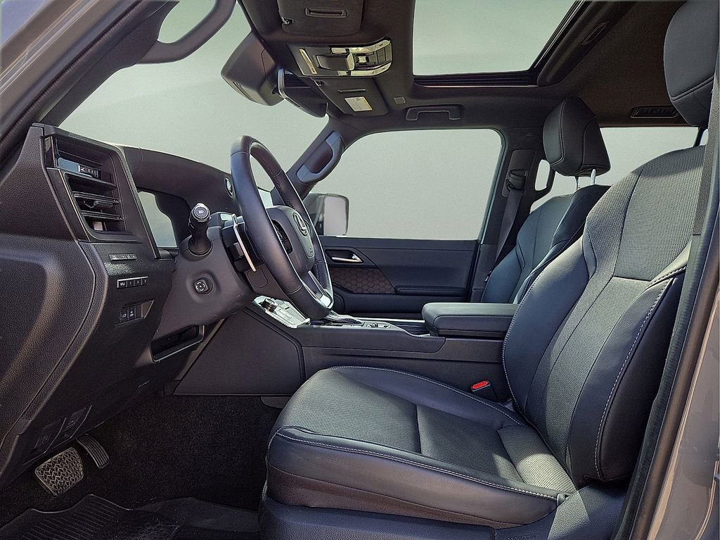 Used 2024 Lexus GX 550 w/ Accessory Package (Z1) image 23