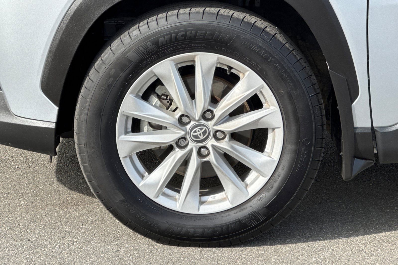 Used 2024 Toyota Corolla Cross LE image 25