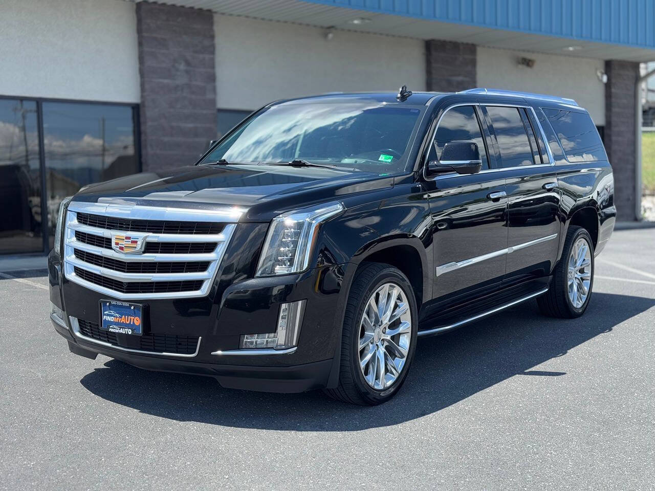 Used 2018 Cadillac Escalade ESV Premium Luxury AWD/4WD image 2