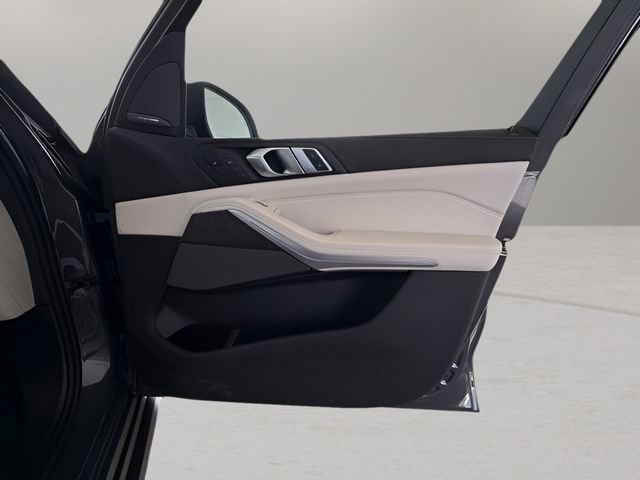Used 2024 BMW X7 xDrive40i w/ Executive Package image 37