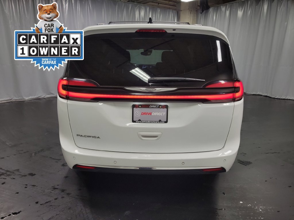 Used 2023 Chrysler Pacifica Touring FWD image 8