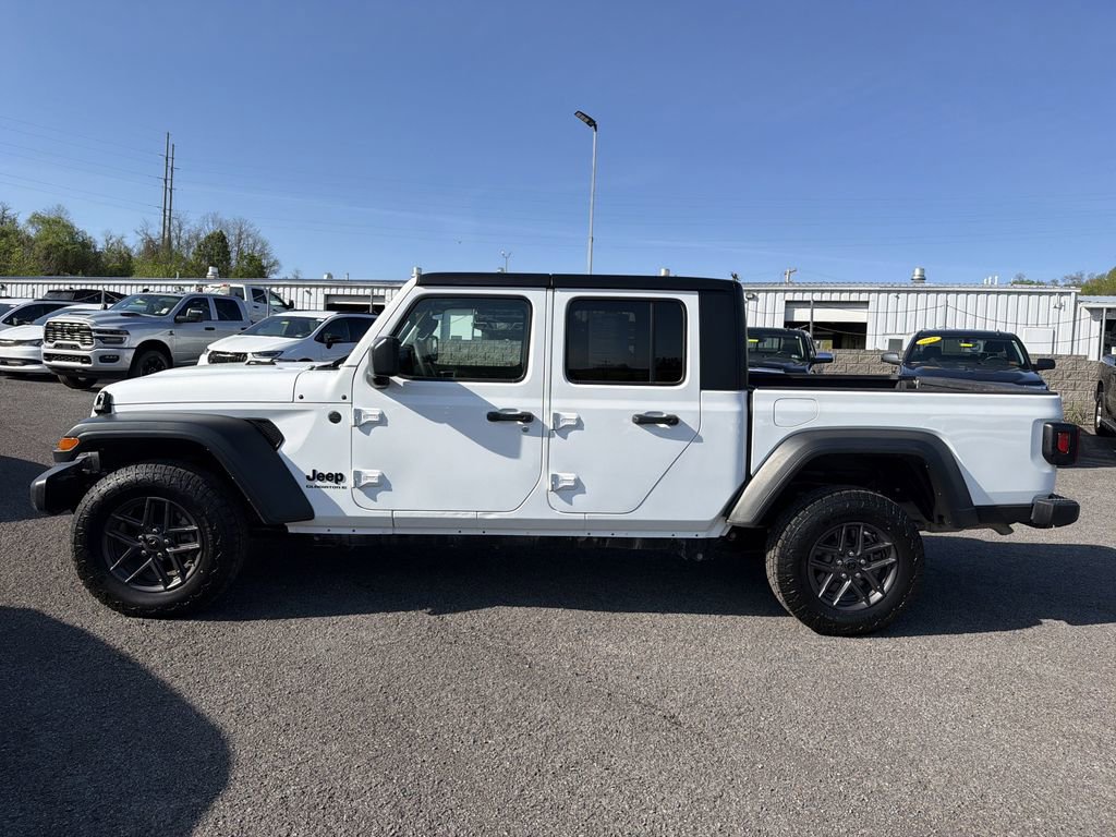 Used 2025 Jeep Gladiator Sport AWD/4WD image 8