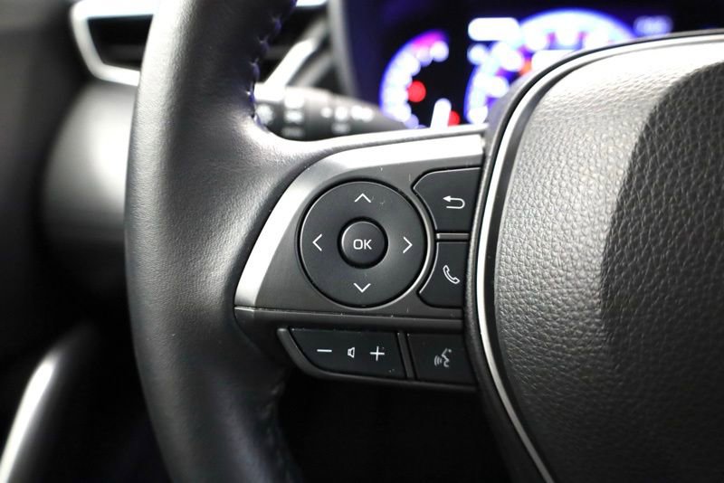 Used 2022 Toyota Corolla Cross XLE w/ Convenience Package image 24