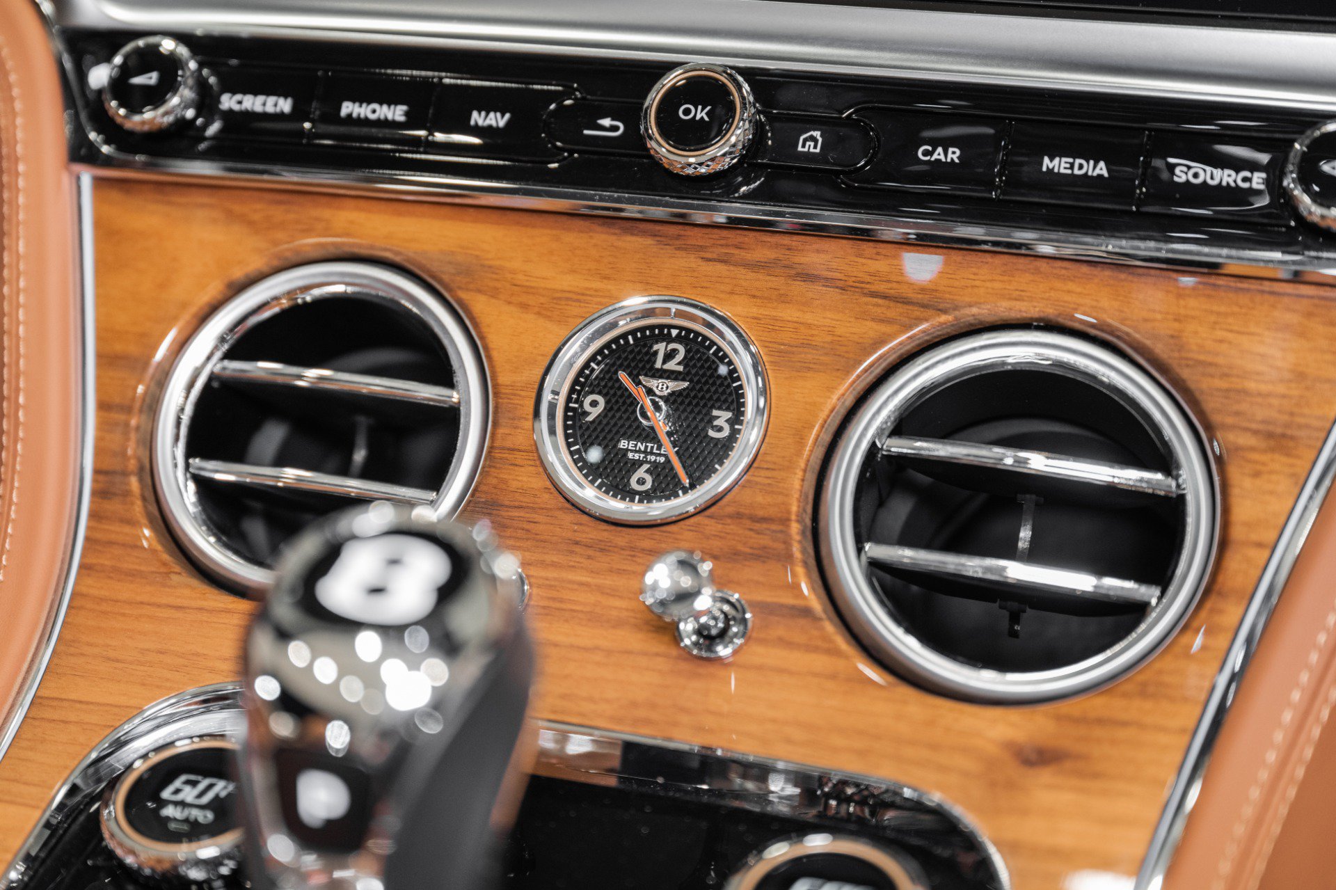 New 2024 Bentley Continental GT V8 AWD/4WD image 35