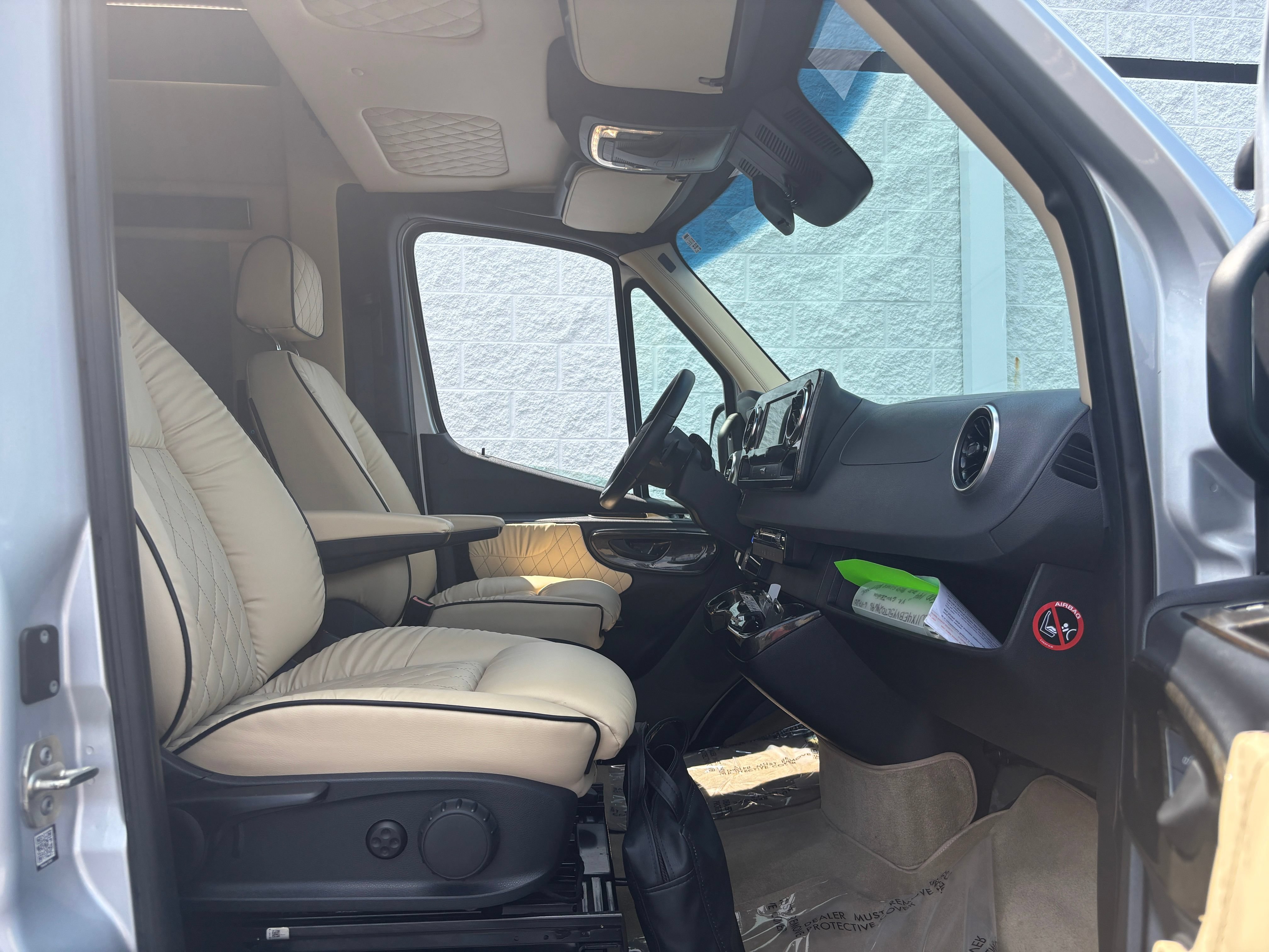 Used 2020 Mercedes-Benz Sprinter 2500 w/ Windows All Around Package image 25
