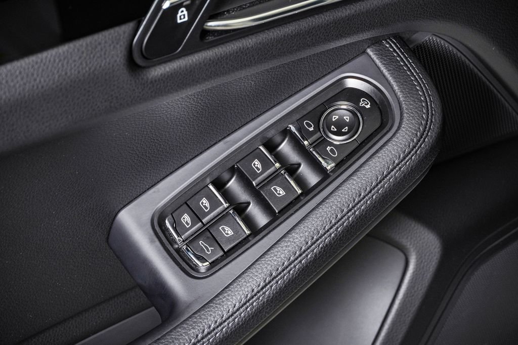 Certified 2026 Porsche Macan AWD/4WD image 25