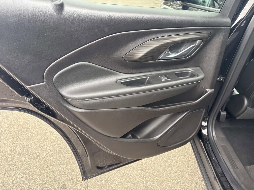 Used 2024 GMC Terrain SLT w/ Infotainment Package II image 18