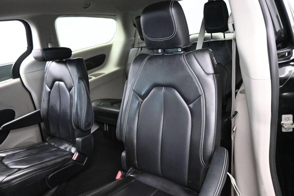 Used 2023 Chrysler Pacifica Touring-L FWD image 29