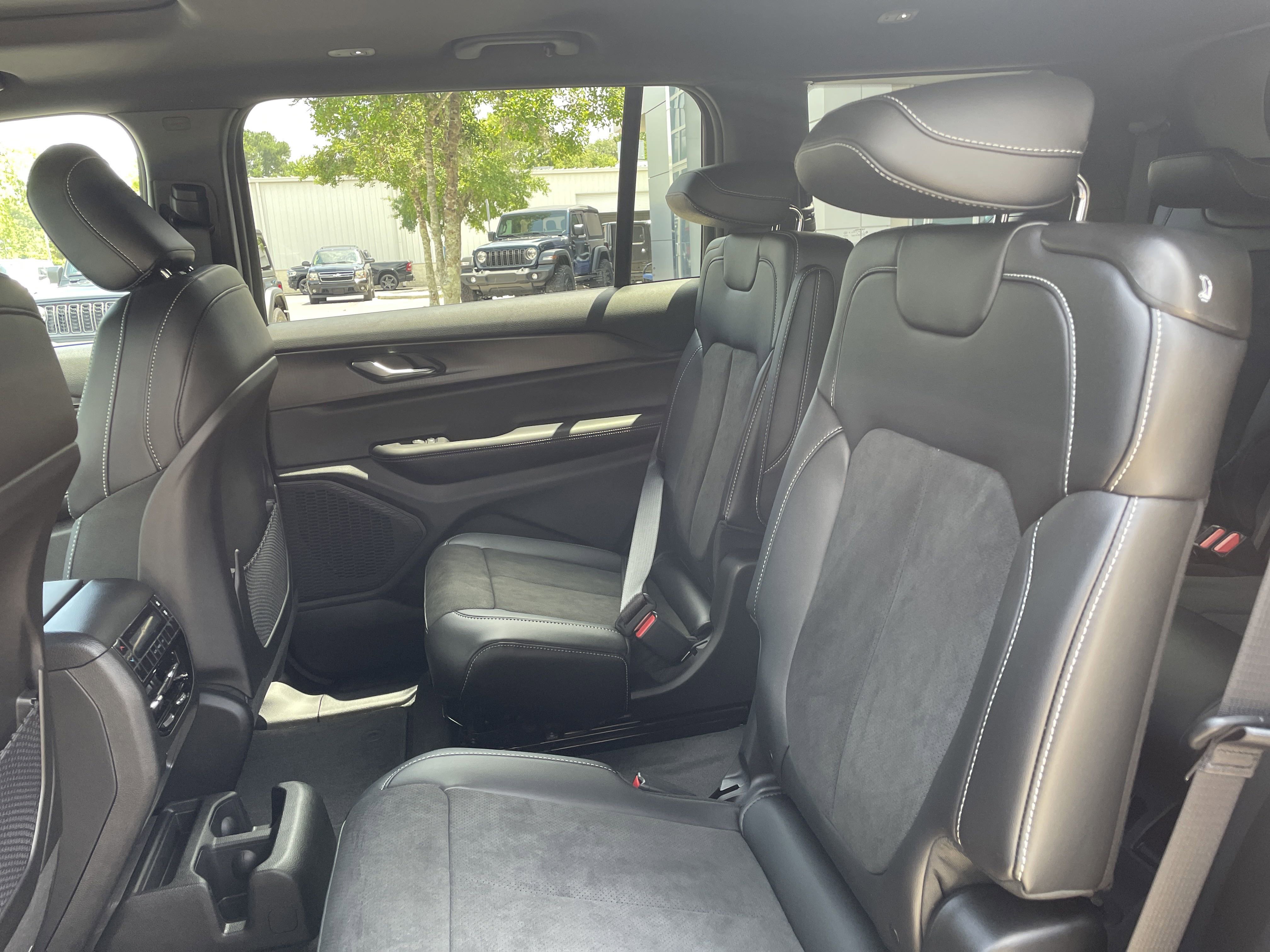 New 2025 Jeep Grand Cherokee L Altitude image 58